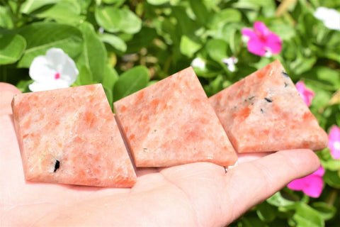 [1] Charged 2" (50mm) Himalayan Sunstone Pyramid Crystal Healing Energy ~95g