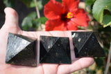 [1] RARE! Charged 2" (50mm) Nuummite Pyramid Crystal Healing Energy REIKI ~110g